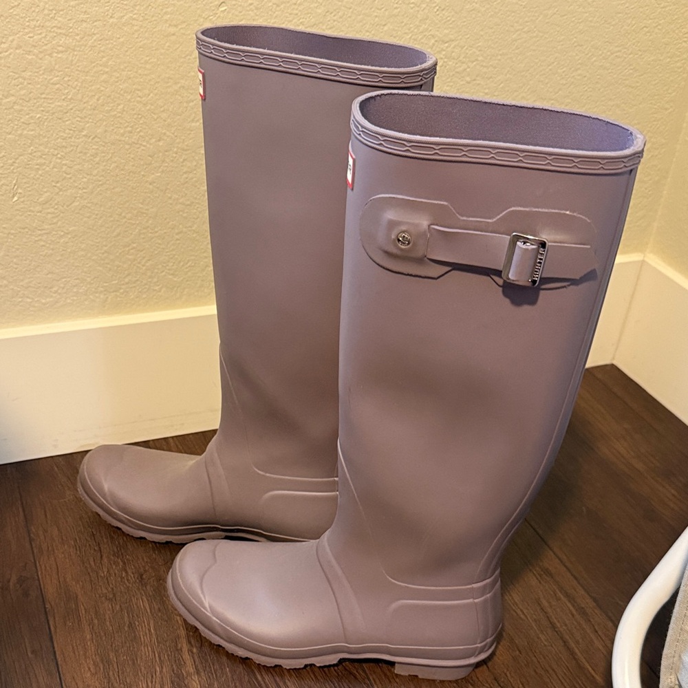 Hunter Classic Tall Boots in Grayish Purple - Picture 2 of 6